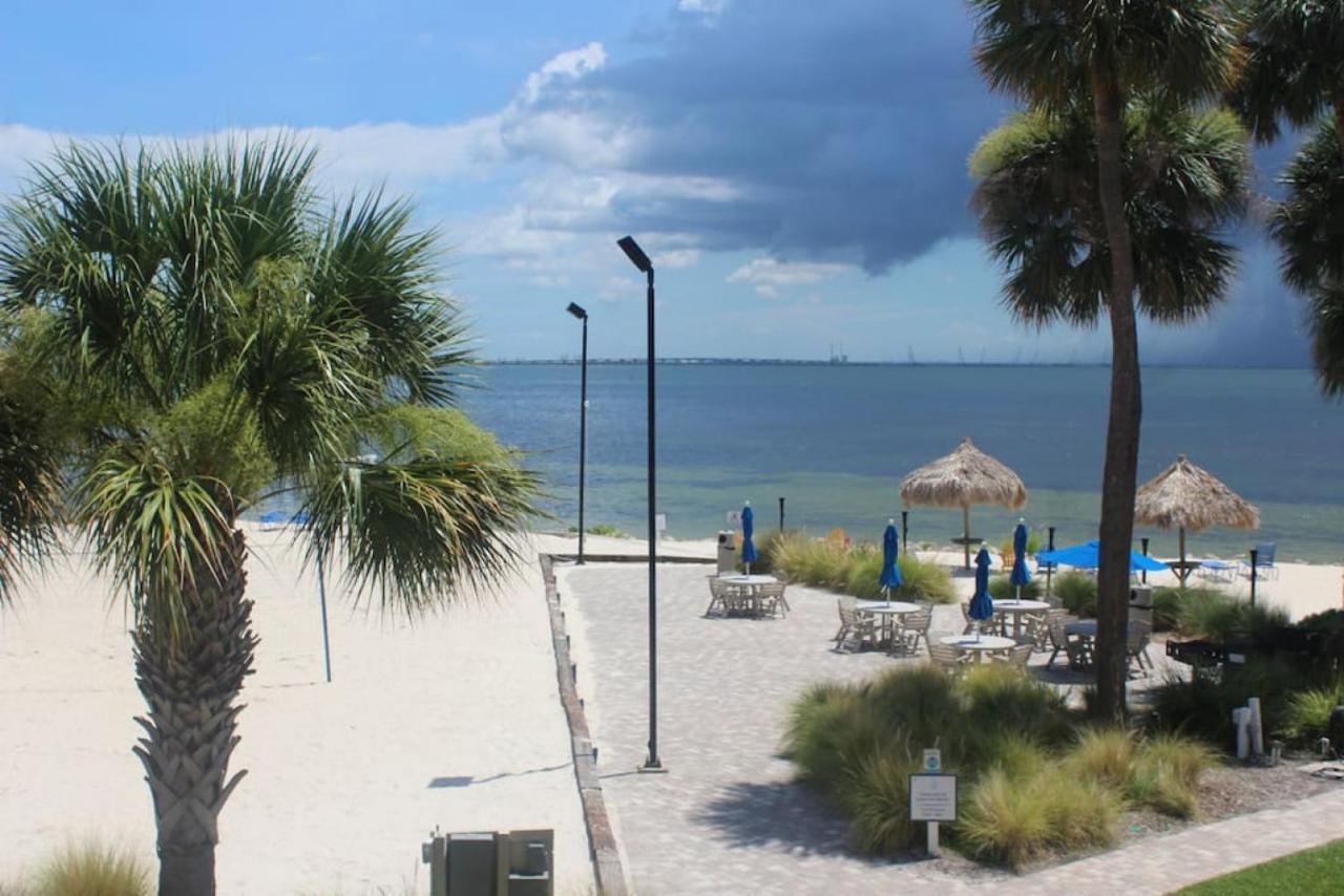 Wake Up To Ocean Views From Your Private Balcony Holiday home Tampa