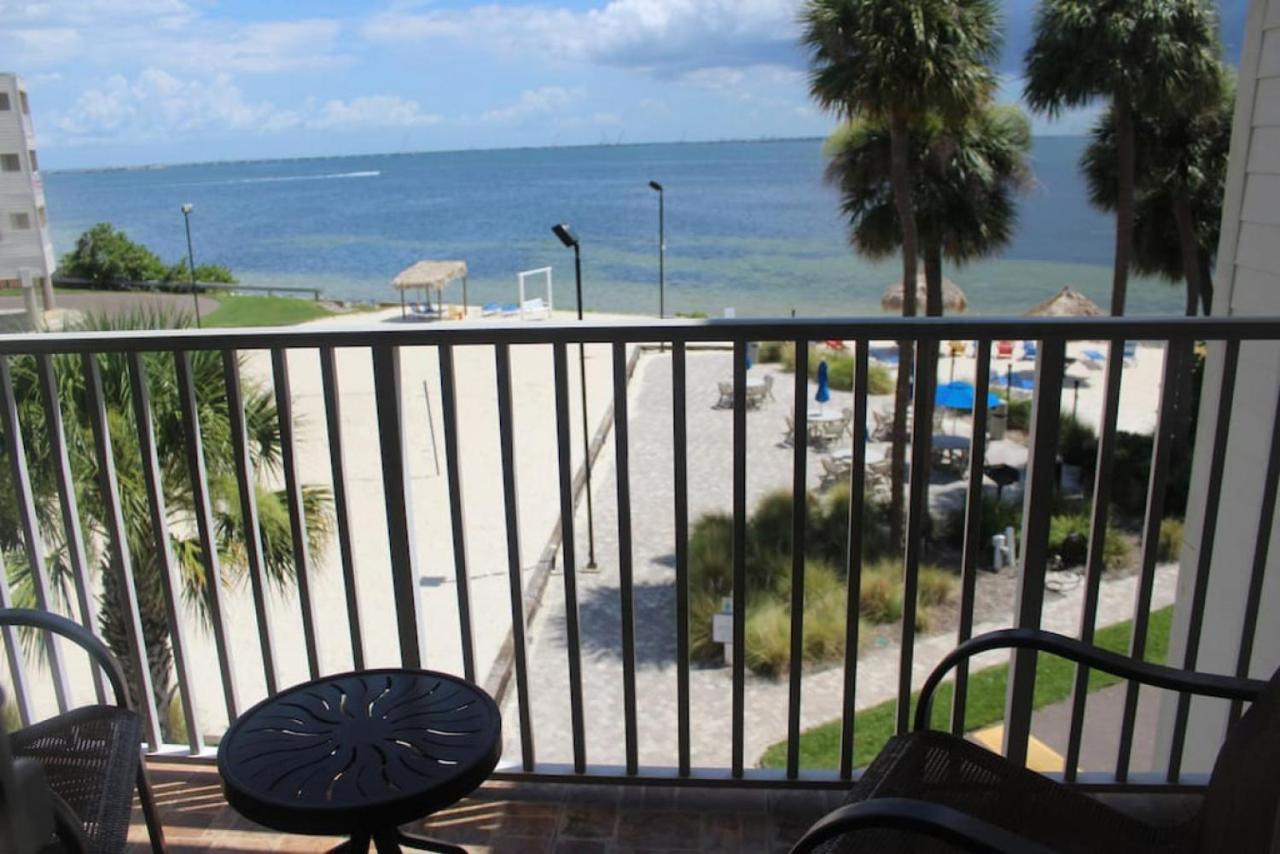 Wake Up To Ocean Views From Your Private Balcony Holiday home