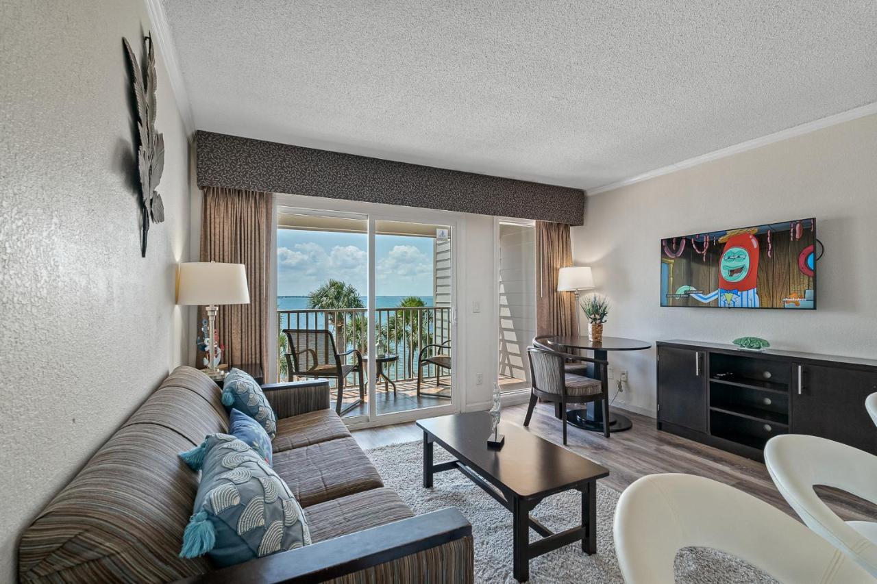 Wake Up To Ocean Views From Your Private Balcony Holiday home