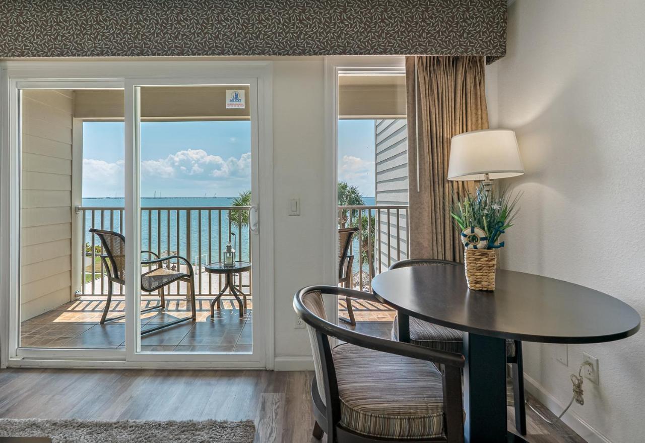 Wake Up To Ocean Views From Your Private Balcony Holiday home