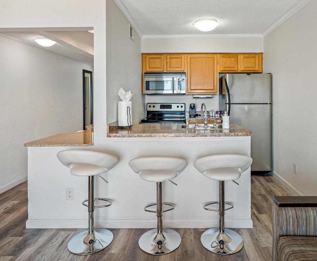 Wake Up To Ocean Views From Your Private Balcony Holiday home Tampa