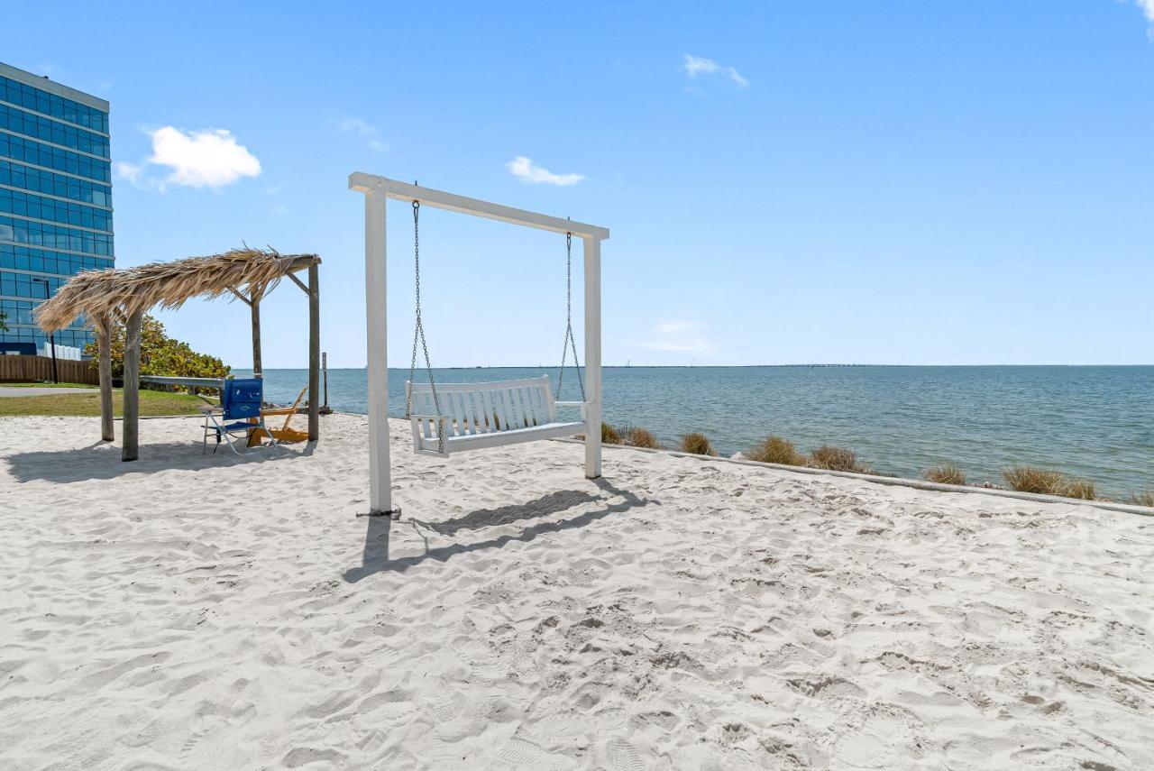 Wake Up To Ocean Views From Your Private Balcony Holiday home