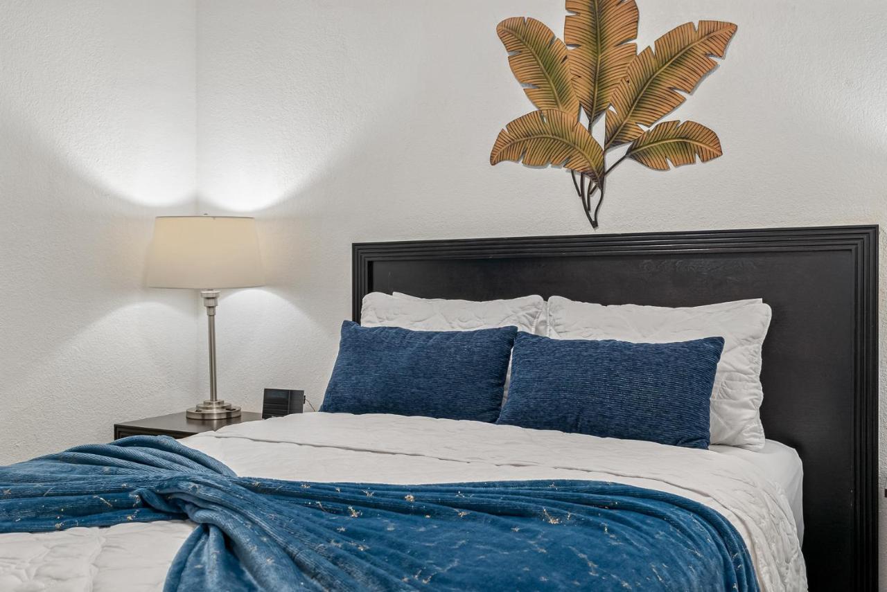 Wake Up To Ocean Views From Your Private Balcony Holiday home Tampa