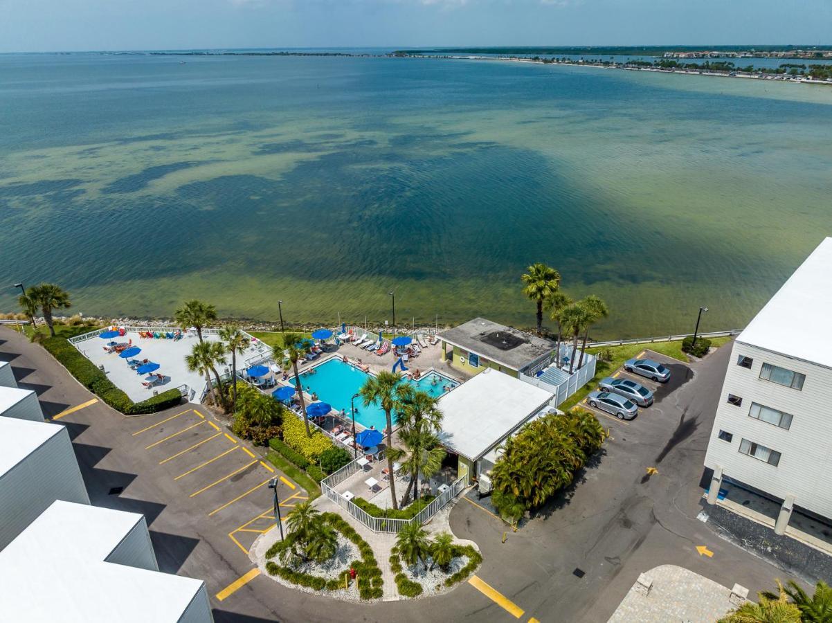Wake Up To Ocean Views From Your Private Balcony Holiday home